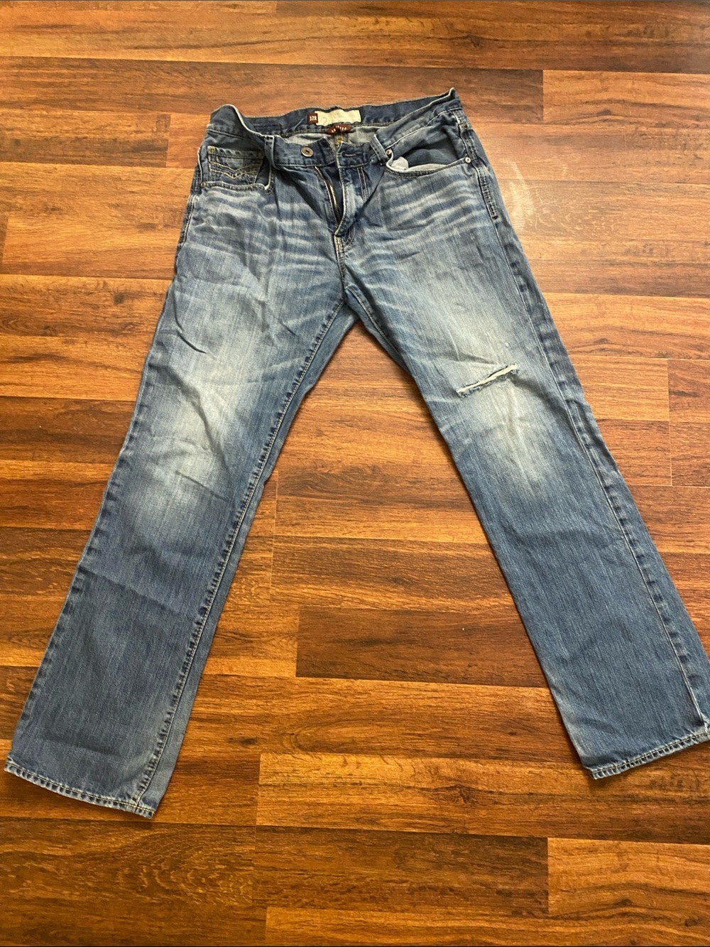 BKE Men's Light Blue Straight Jeans with Distressed Knee